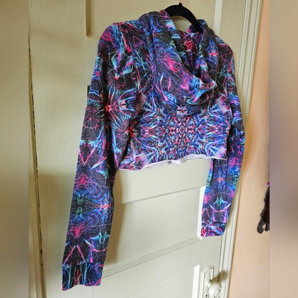 BNWOT psychedelic cropped colorful hippie raver hoodie - Picture 10 of 11